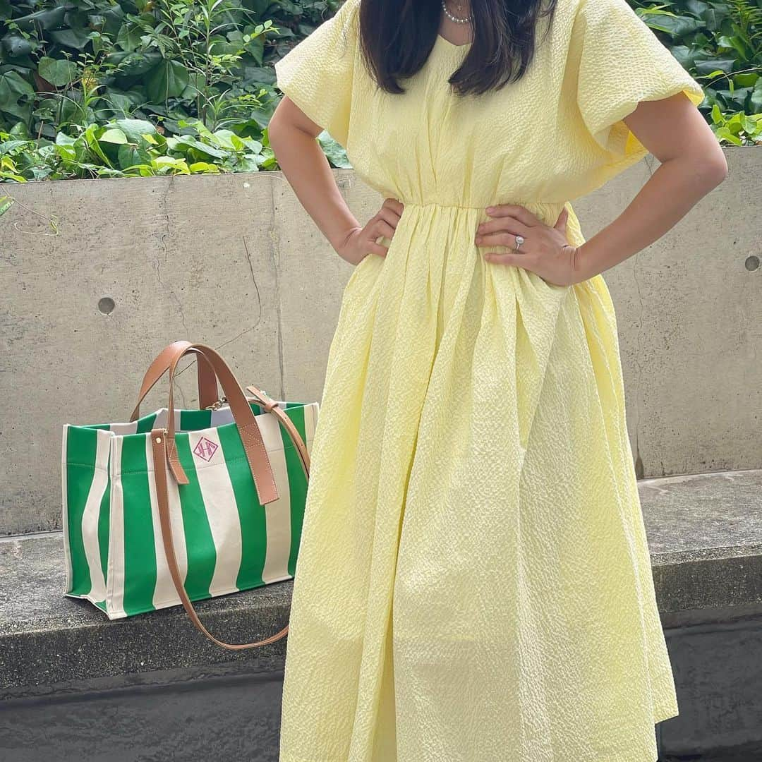 小川ひとみさんのインスタグラム写真 - (小川ひとみInstagram)「Green×Yellowの組み合わせ💚💛 この夏ヘビロテ間違いなし⛵️ やっとあたたかくなり あたためていたお洋服の出番が やっと来て嬉しい🥰 Dress/ @coel.official  (5/27まで阪急梅田でpopup開催中❤️) #summermood #love」5月20日 18時32分 - hitomy220