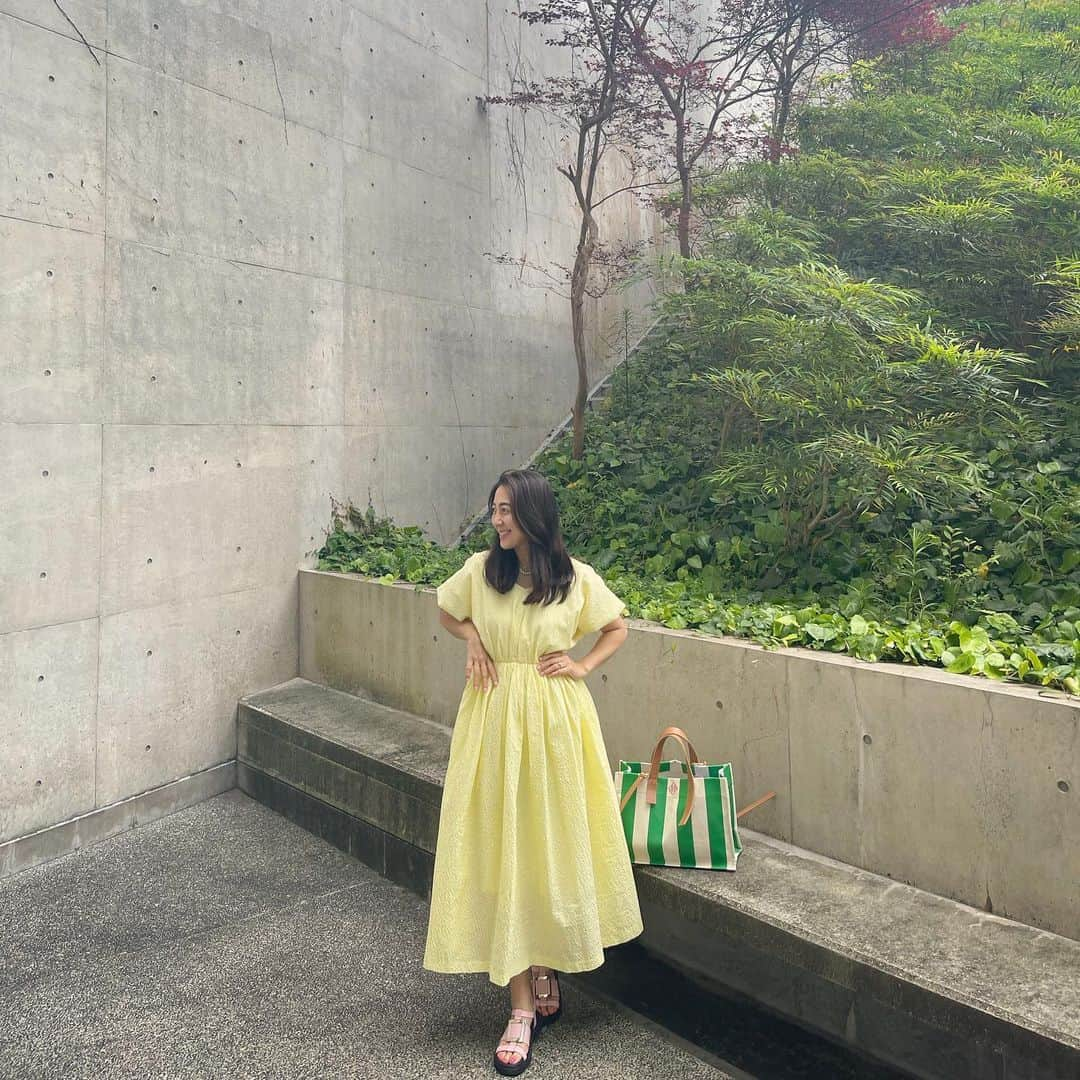 小川ひとみさんのインスタグラム写真 - (小川ひとみInstagram)「Green×Yellowの組み合わせ💚💛 この夏ヘビロテ間違いなし⛵️ やっとあたたかくなり あたためていたお洋服の出番が やっと来て嬉しい🥰 Dress/ @coel.official  (5/27まで阪急梅田でpopup開催中❤️) #summermood #love」5月20日 18時32分 - hitomy220