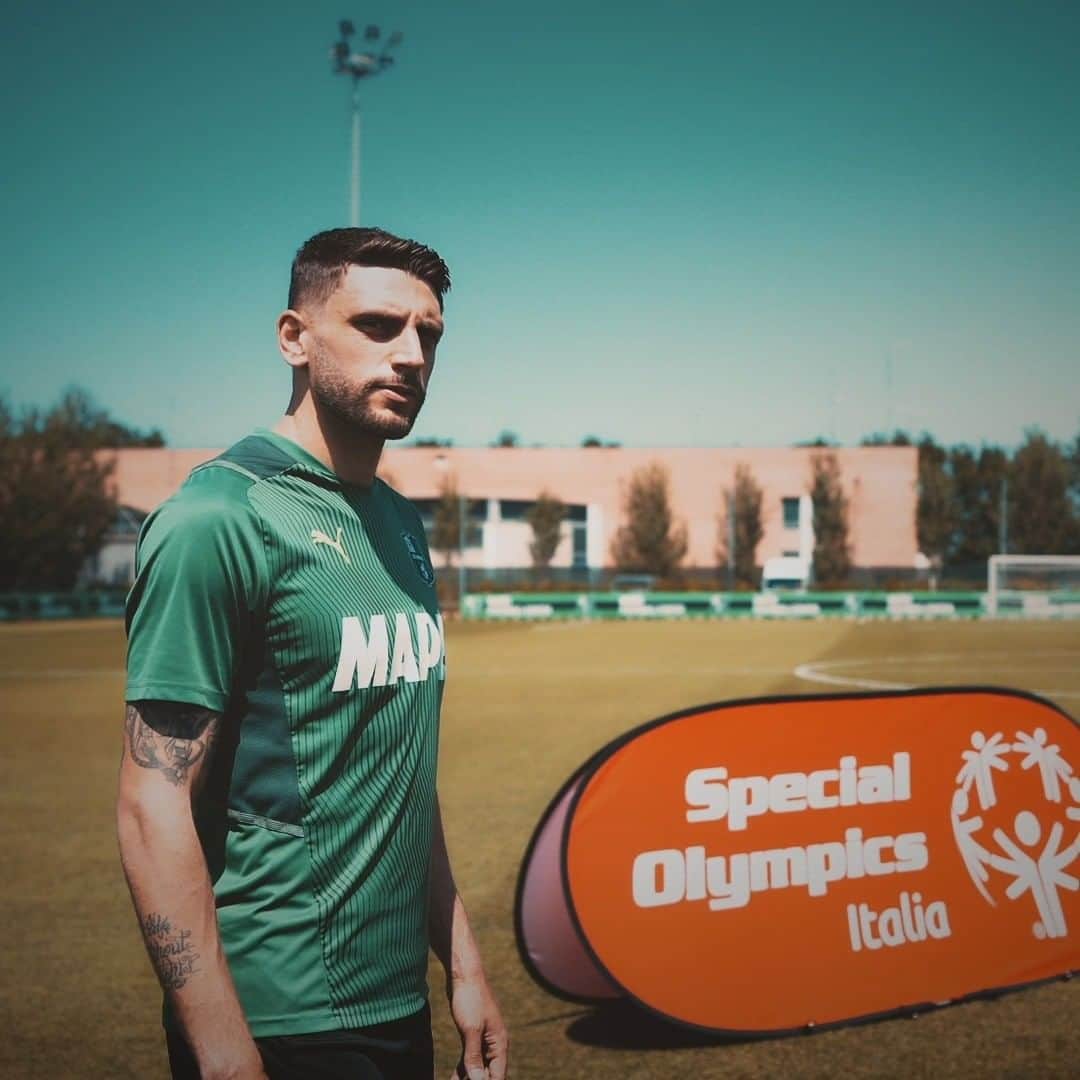のインスタグラム：「⚽❤️ Quali sono i talenti di due piccoli futuri Atleti @special_olympics_italia? E di @berardi25 e @giacomo.raspadori?! Guarda il video per conoscere la risposta! 😉  Inizia oggi la #SpecialOlympics European Football Week 2022, in tutta Europa e in tutta Italia ed è già goal #PlayUnified 💪」