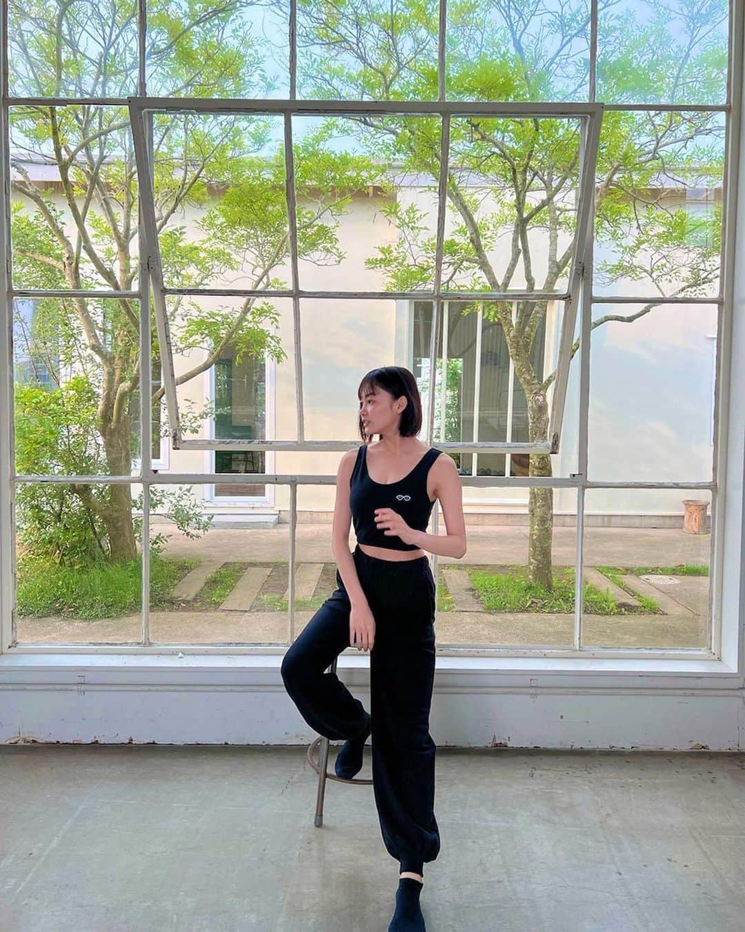 吉澤遥奈のインスタグラム：「🌿 ・ ・ ・ メガネの刺繍がとってもかわいい😳  @gydajp #GYDA #myGYDA #pr」
