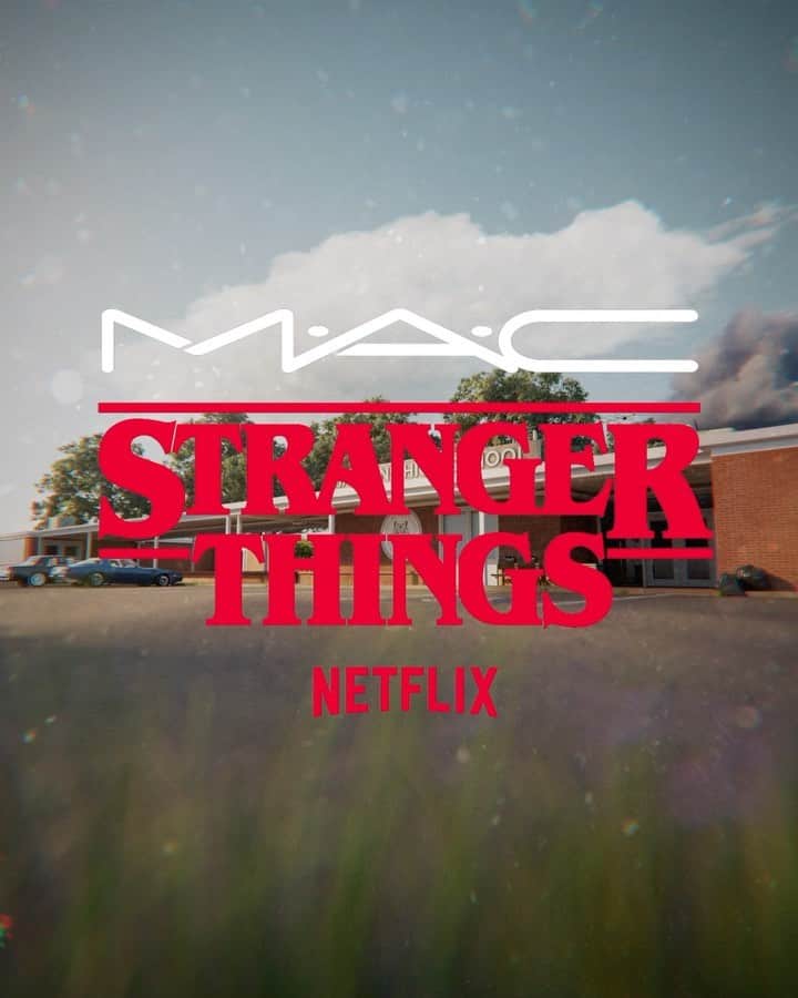 M∙A∙C Cosmetics Japanのインスタグラム：「＼オンライン先行発売まであと4日！／ M·A·CとNetflixのドラマシリーズ「ストレンジャー・シングス 未知の世界」とのコラボコレクション🤝 ㅤ ドラマの象徴的な2つの世界を表現したアイシャドウパレット、リップ ガラス、パウダー ブラッシュ、限定デザインのブラシが登場✨コレクションを纏って、ドラマの世界にトランスポートして！ 　 *2022年5月24日(火)公式オンラインショップ先行発売 午前10時発売予定。システムの影響により、多少前後する可能性がございます。何卒ご了承ください。 *2022年5月27日(金)全国発売 　 #MACストレンジャーシングス #MACStrangerThings @Netflix @strangerthingstv」