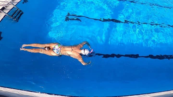 Julieのインスタグラム：「Always a good time to practice your sculling drills!  . . . #arenawaterinstinct #swimmer #summerjulep #swimming #swim #swimtechnique #goswimming #sculling #scullingdrills #swimmersofinstagram #instaswim #instaswimming #mastersswimming #instaswimmer #usaswimming #swimtraining #swimpractice #myswimpro」