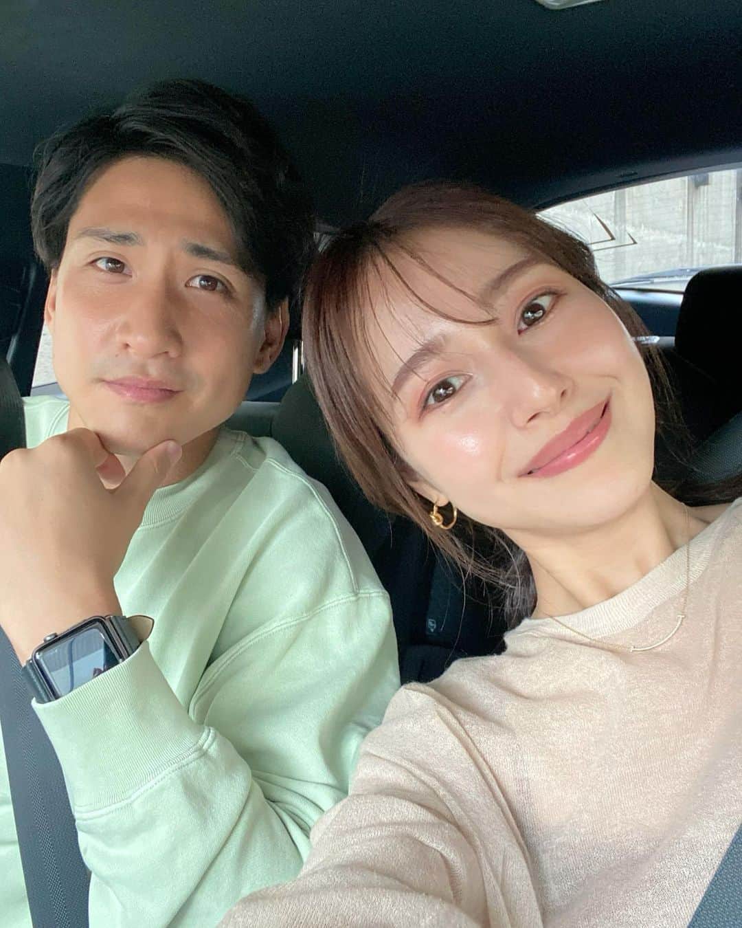 石川理咲子のインスタグラム：「昨日のストーリーズにたくさんのDM ありがとうございました🙇‍♀️ 質問があったトップスは　@6______roku  リップは　@addictionbeauty_official  ザマットリップリキッド02 （ランチした後でちょっと取れていますが🥲） ピアスは　@celine でした♡ 前髪のセットの仕方についてもDMいただいたので 近々動画にしますね🫡」