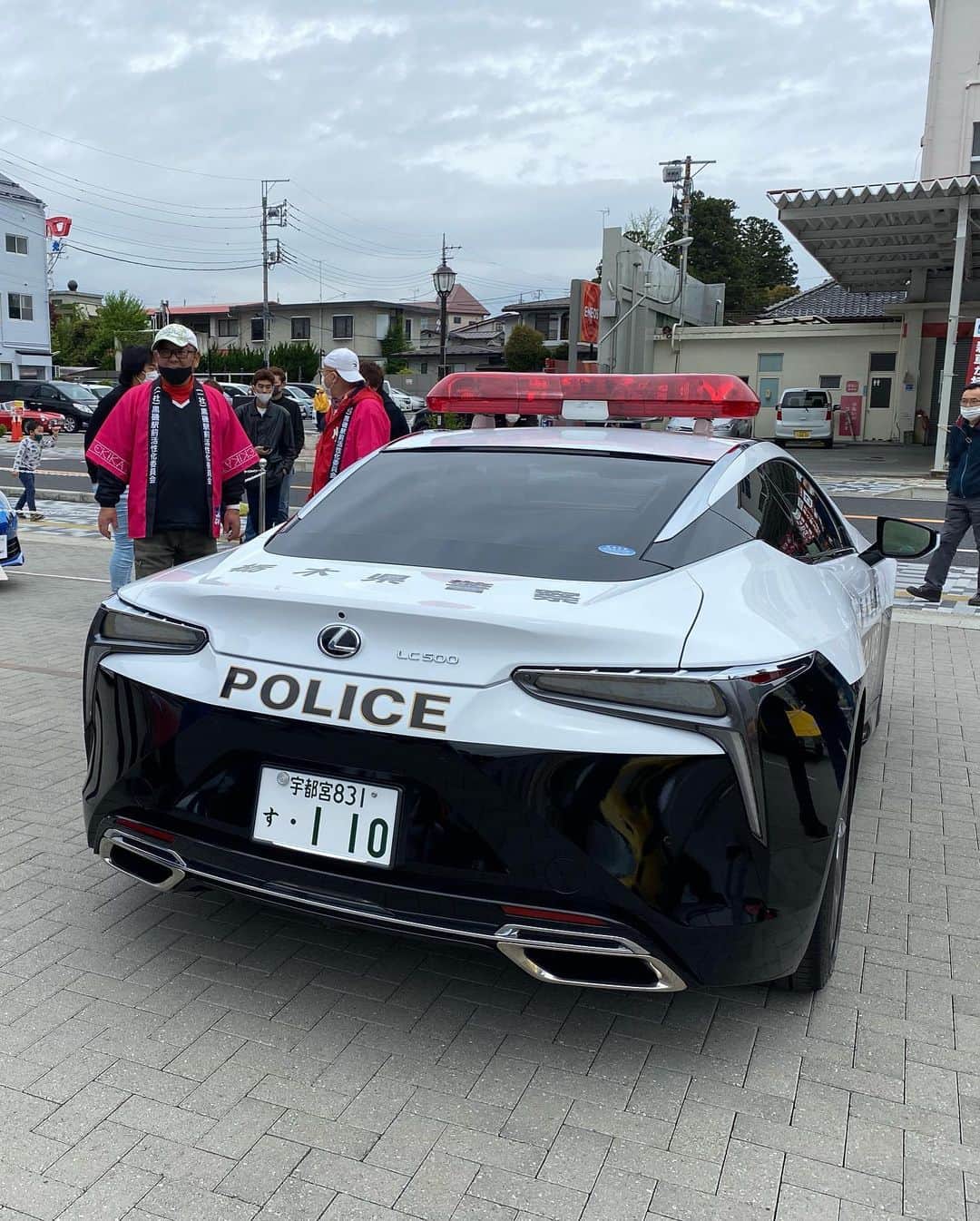 さくらさんのインスタグラム写真 - (さくらInstagram)「🚗💨  スポーツカーイベント🏎🏎💨  パトカーを先導にパレード パトカーのナンバーが110👮🚔 TVとかの取材もきてた   #スポーツカー #sportscar #sportscars  #ランボルギーニ #ランボルギーニウラカン  #lamborghini  #スーパーカー #supercar #supercars  #車 #パトカー #警察 #police」5月21日 6時09分 - sakura_golf_