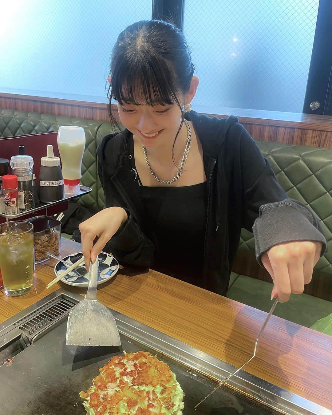 吉村花音のインスタグラム：「. お好み焼きともんじゃ食べてきたよ🤍🤍 向ヶ丘遊園にあるてっぱん @teppan.monnjya.okonomiyaki さん✨✨  小学生の頃からもんじゃ大好き❤︎ とってもおいしかった！！！  ボリューム満点で鉄板で焼くデザートも美味しかった🤤  また行きたい✌️  .  #神奈川グルメ #向ヶ丘遊園 #月島もんじゃ #もんじゃ焼き #お好み焼き #鉄板焼き #お好み焼き好きな人と繋がりたい #もんじゃ好きな人と繋がりたい」