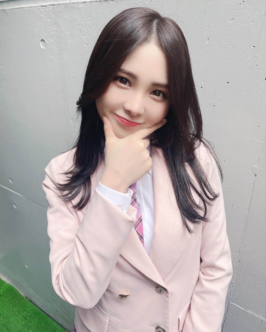 西村歩乃果のインスタグラム：「韓国制服🇰🇷 🆕NFTラスコレのオフショットです！  #韓国制服　 #pink」