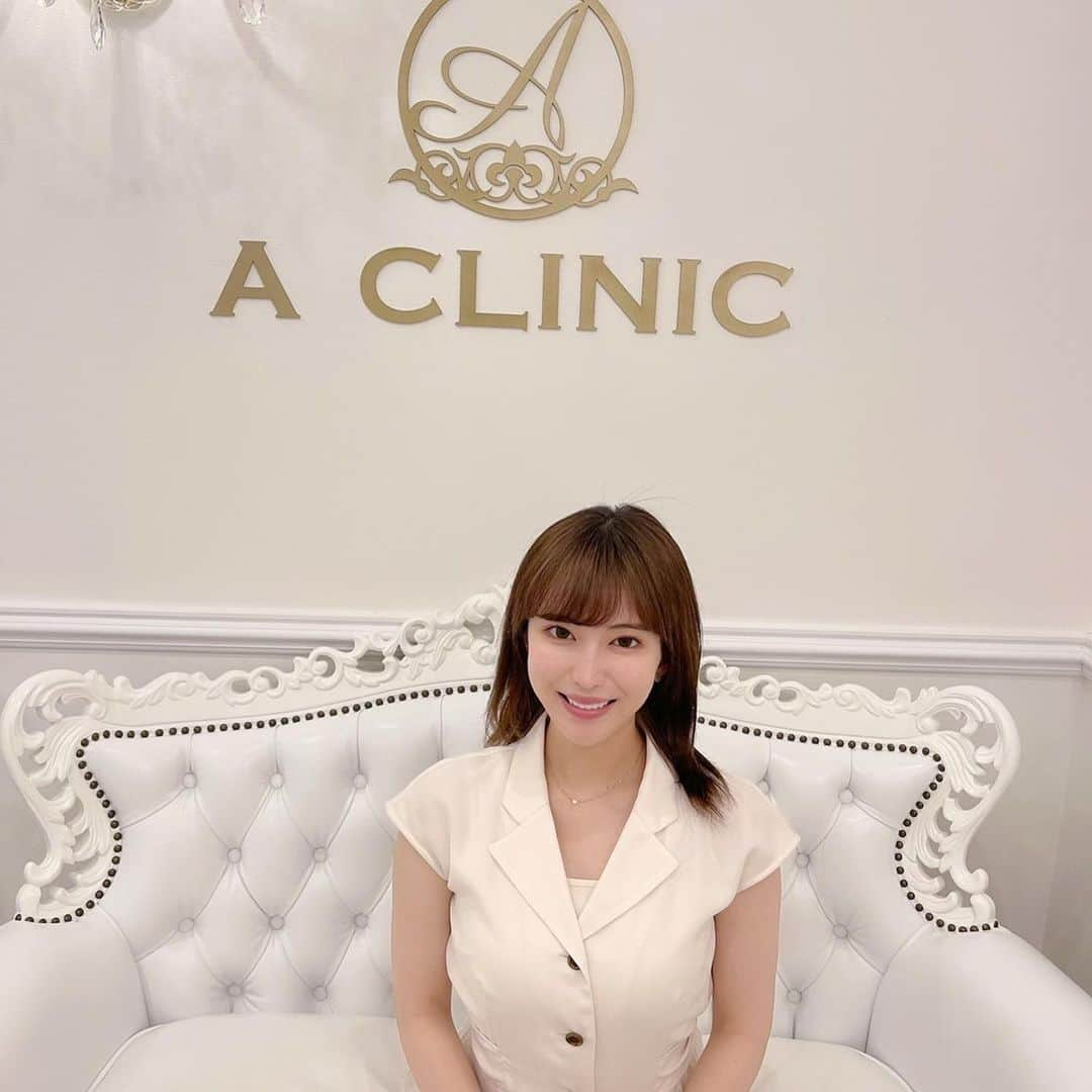 望月りささんのインスタグラム写真 - (望月りさInstagram)「Aクリニック銀座さん　@a_clinic_ginza で　　@aclinic_sumita ７月開院予定の名古屋院院長の住田先生にAスレッドの施術して頂きました✨ 年齢や、太ってしまったのもあり、頬のお肉がとてもたるんでいましたが、しっかり引き上がり、大満足です☺️ ざっくりとしか希望を伝えていなかったのに理想の輪郭にしてくれた住田先生に感謝です🥹✨ 次はAクリニックさんの顔の脂肪吸引が気になります😳 @aclinic_sumita @a_clinic_ginza @aclinic_yokohama @aclinic_shinjuku   #aスレッド #糸リフト #aclinic #aclinic銀座 #住田篤紀 #aclinic横浜 #aclinic新宿 #aクリニック #エークリニック#美容 #小顔 #美肌  #リフトアップ #美容外科 #美容皮膚科 #美容クリニック」5月21日 1時00分 - mochizuki_0715