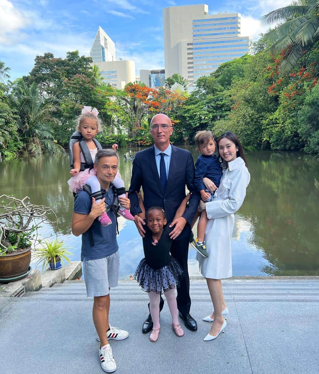 ポーイ・タリーチャダー ペッチャラットのインスタグラム：「Thanks for having me again.❤️❤️❤️ your family is so adorable.」