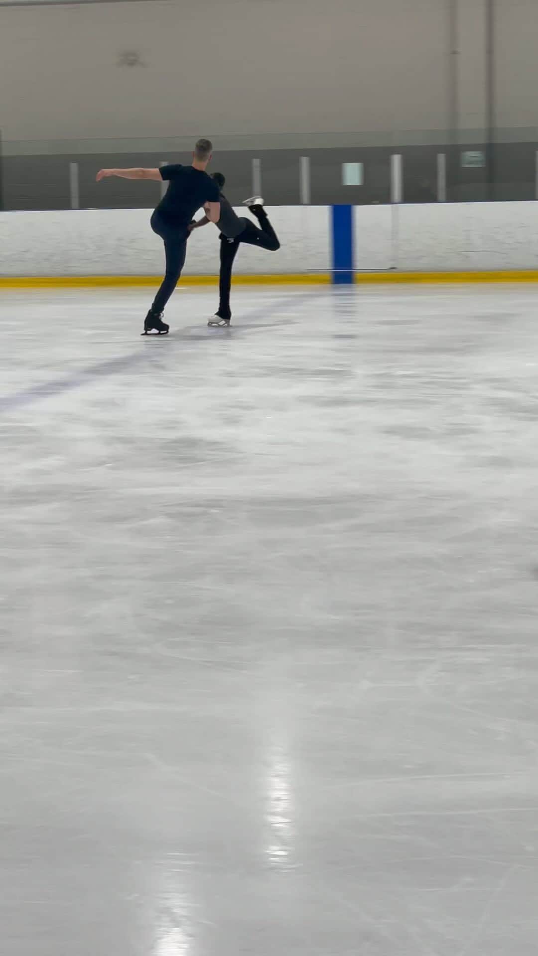ヴァネッサ・ジェームスのインスタグラム：「Our Création!!! 🥰🤗 @juliemarcotte23 @ericradford85」
