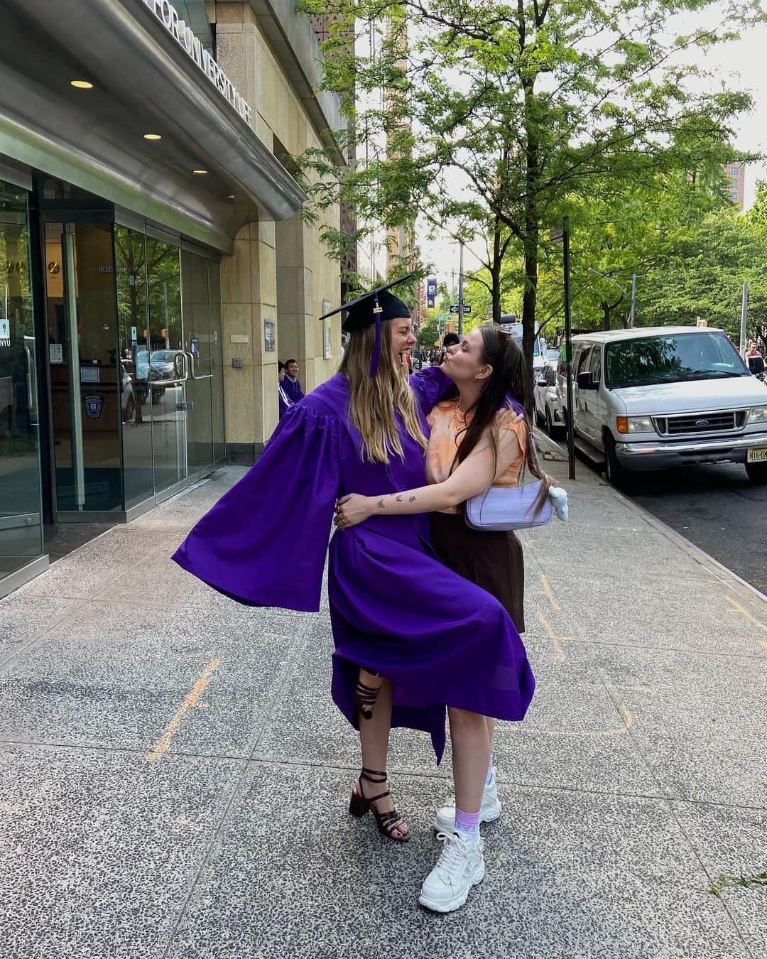 Annabel Smitさんのインスタグラム写真 - (Annabel SmitInstagram)「What an unforgettable experience 💜 wrapping up 4 years at NYU together with my family who came all this way to celebrate this special moment with us ✨ 4 incredible years spent in between Shanghai, NYC, Colombia, London and Amsterdam 🦋 thank you for everything @nyushanghai @nyuniversity, the parents & ofc @ssalem7 🎓」5月21日 3時31分 - annabelsmitt