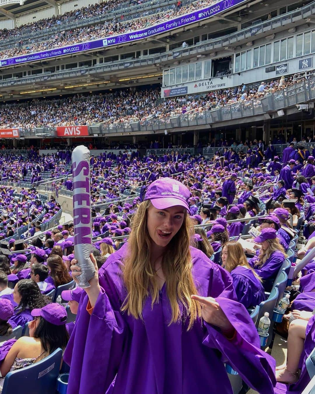 Annabel Smitさんのインスタグラム写真 - (Annabel SmitInstagram)「What an unforgettable experience 💜 wrapping up 4 years at NYU together with my family who came all this way to celebrate this special moment with us ✨ 4 incredible years spent in between Shanghai, NYC, Colombia, London and Amsterdam 🦋 thank you for everything @nyushanghai @nyuniversity, the parents & ofc @ssalem7 🎓」5月21日 3時31分 - annabelsmitt