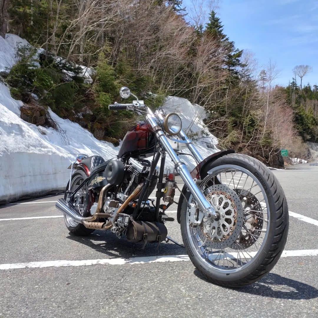 k-industrialさんのインスタグラム写真 - (k-industrialInstagram)「平日の休暇・快晴・考え事したいなぁ〜  バイクでしょう〜⤴ で走って来ました。  天気もよく、自分時間も取れ、明日から頑張る元気に繋がりました。  しかし、こいつの長距離は 久しぶりで、股関節が筋肉痛（笑）  #ハーレー　#エボ　#川口市　#ツーリング　#金精峠　#中禅寺湖」5月21日 7時57分 - k_industrial_home