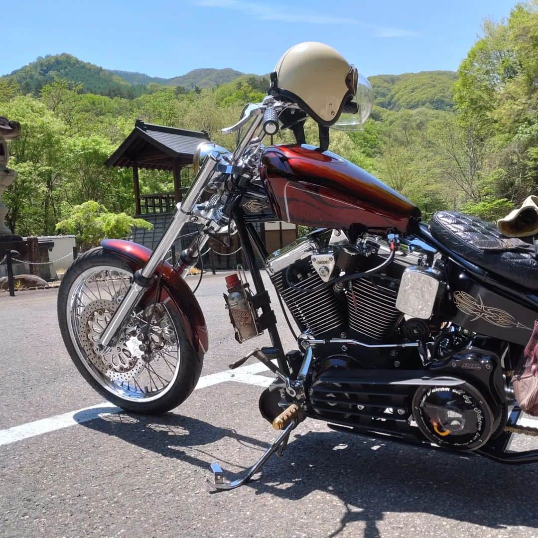 k-industrialのインスタグラム：「平日の休暇・快晴・考え事したいなぁ〜  バイクでしょう〜⤴ で走って来ました。  天気もよく、自分時間も取れ、明日から頑張る元気に繋がりました。  しかし、こいつの長距離は 久しぶりで、股関節が筋肉痛（笑）  #ハーレー　#エボ　#川口市　#ツーリング　#金精峠　#中禅寺湖」