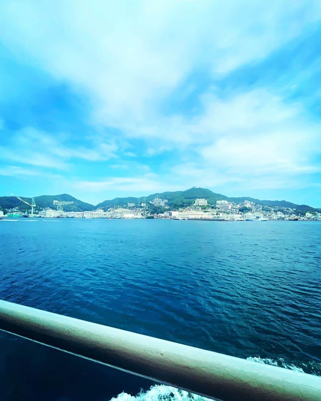 前田真里のインスタグラム：「早速、今朝は、ニシノハテから アジアの海をのぞんできます！  いってきまーす☺︎  ・  今朝も10:30〜再放送📺あるようです‼️↓ かなり面白かった✨✨長崎についてそれぞれが 語る 前向きになれる番組❗️再発見、学びがたくさんありました。  「ニシノハテ革命」NHK長崎  金言オンパレードでしたよ🍀録画done! メモしながら📝もう一度拝見したいです。  各方面 第一線で活躍されているかたばかり♪ 登場されています。話をお聞きするだけでワクワク！近年 魅力的なかたがどんどんニシノハテに集まってきています。長崎に帰ってさらに心が元気になるのを感じます（╹◡╹）!!  *５月２１日（土）前１０：３０～１１：４２ https://www.nhk.jp/p/ts/YMKX8PY67L/blog/bl/pxzeMJzKJa/bp/p57BmYpQkW/  #ニシノハテ革命  よい週末をお過ごしくださいね🍀  ・  NHK長崎のHPより転記↓  「地域の将来は地元で暮らす人たちの話し合いから生まれる」  長崎に住むみなさんが主役となる新しい討論番組をＮＨＫ長崎で始めます！ その名も…「ニシノハテ革命」  長崎では外からの人や文化と地元の伝統が混じり合い、 数多くの新しいものが生みだされてきました。  いま百年に一度という大きな変化を迎える長崎。 「長崎の未来」はどうなるのか！？ 長崎で活動に取り組む様々な立場の人たちが語り合います。  地域のみなさんとこれからの長崎について、 番組を通して一緒に考える場にしたいと思います。」