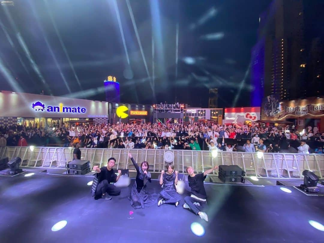 藍井エイルのインスタグラム：「. I just finished a LIVE in Saudi Arabia! ‎I took a picture with the Saudi guys doing "ei, ei, ruuu!" with them!!✨ ‎There were a lot of anime booths and people who love Japanese anime☺️and  many people cosplaying! Thanks Saudi for giving me the best time ❤️  みんなおはよう！ こちらは先程サウジアラビアでのライブが終わりました！ サウジのみんなと「えい、えい、るー！」をして写真を撮ったよー！✨ たくさんのアニメブースがあって日本のアニメが好きな方々で溢れていました☺️コスプレをしてる方々もたくさんいたよ！最高の時間をくれたサウジに感謝❤️  ‎⁧‫#قرية_الانمي‬⁩ ‎⁦‪#eiraoi ‬⁩#animevillage #jeddahseason」