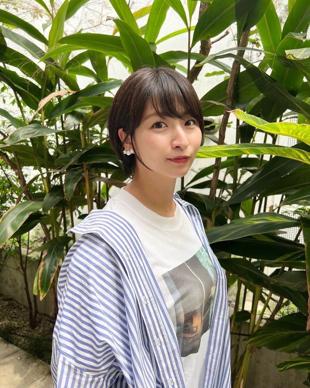 稲富菜穂のインスタグラム：「そしてこないだ髪の色を抑えて、 襟足育てる髪型にカットして頂きました✂️⭐️  ウルフカットを目指して 襟足育てるぞ〜🤛💕（飽きて切る可能性もある←）  photo byまいにゃ🐱💕（有難う🥰）  #ショート #ショートヘア #ウルフ #ウルフカット #襟足育てる」