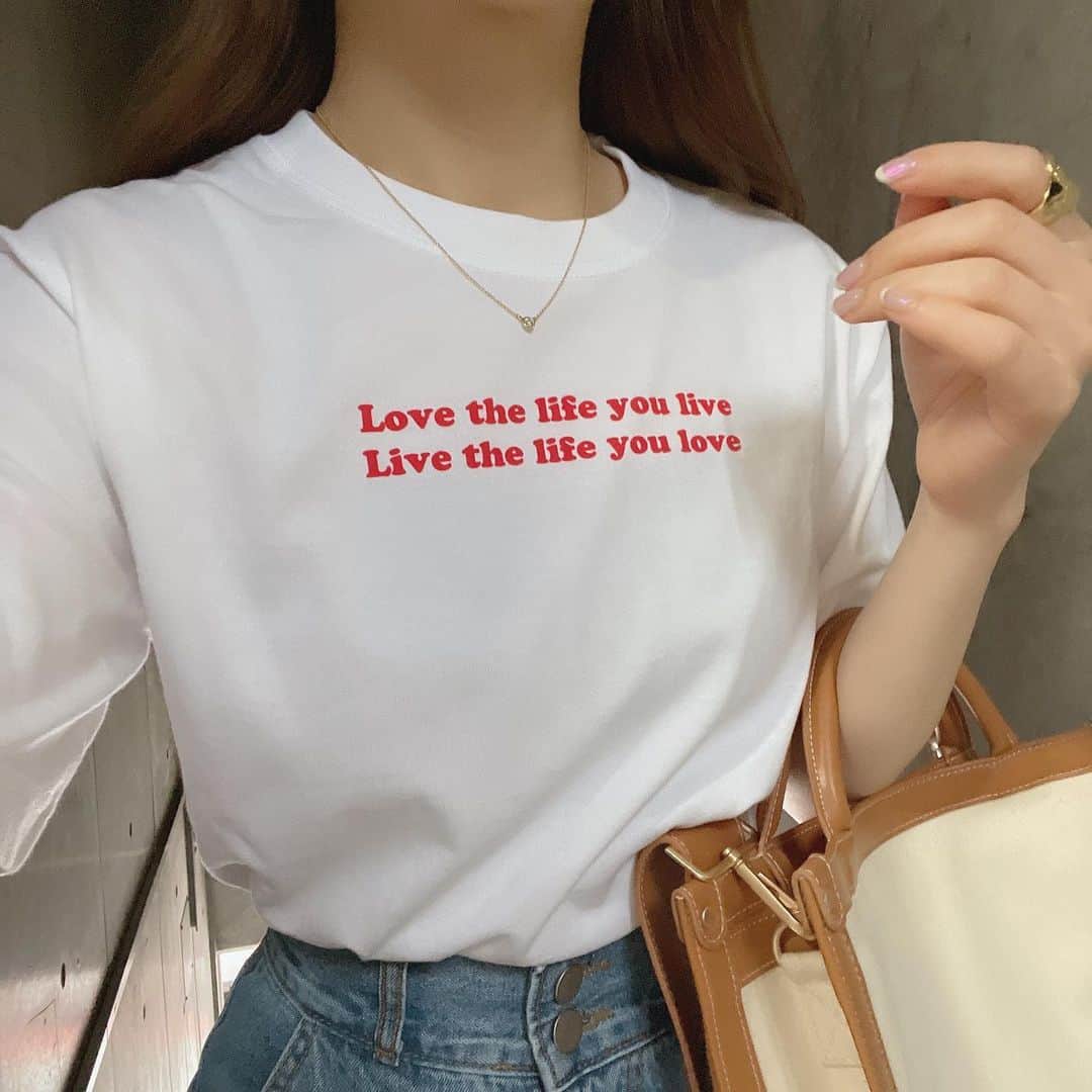 ひよんのインスタグラム：「👚💓  Love the life you live Live the life you love..  おたのしみに❤️  #9unq #ひよん #ひよん服」
