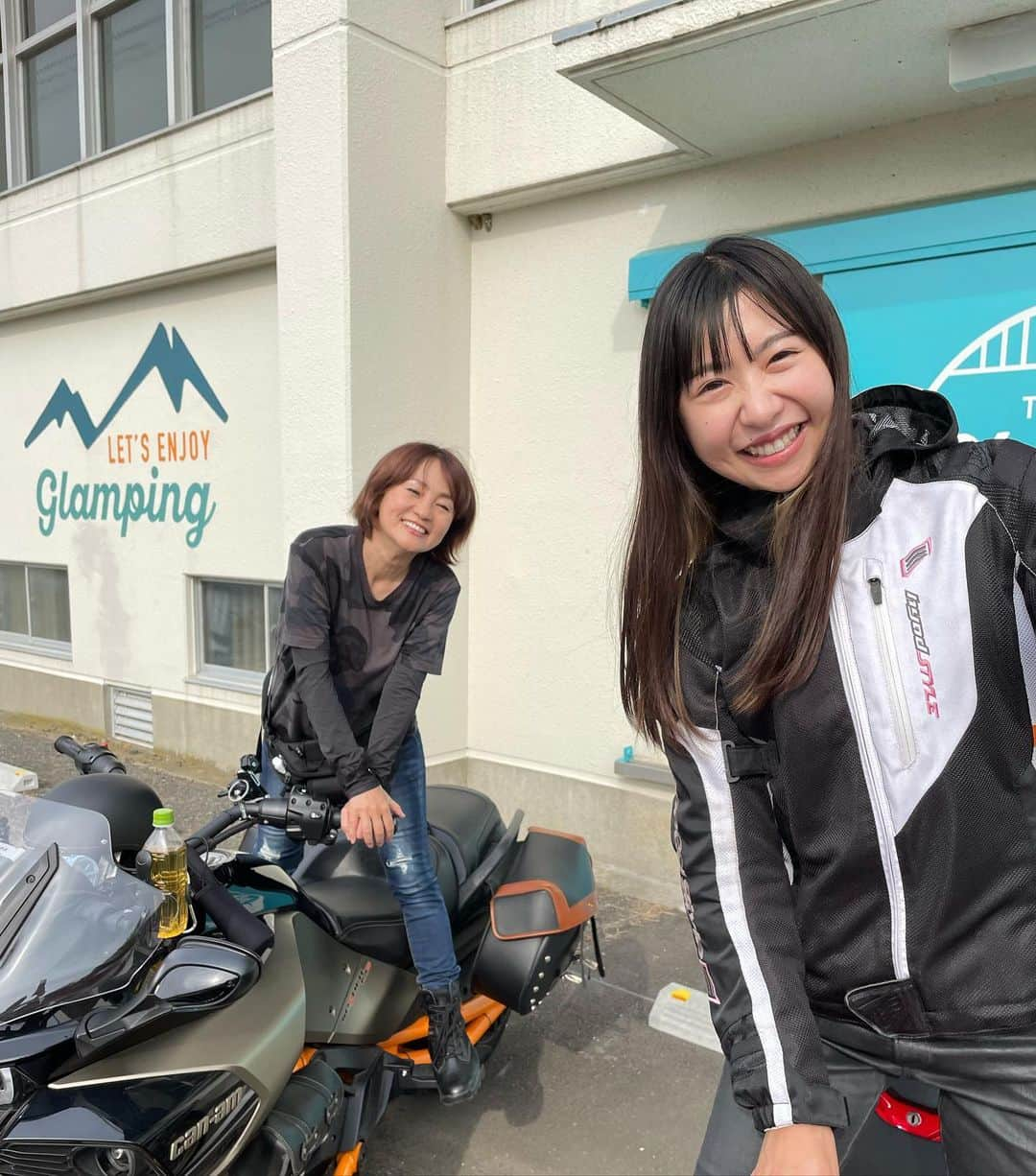 橋本志穂さんのインスタグラム写真 - (橋本志穂Instagram)「バイク仲間とツーリング 高滝湖グランピングリゾートへ〜  紫陽花ロードとか トンネルとか 色々コース決めてましたが グランピングが楽しすぎて、 童心に帰って遊んでしまいました。  ここでもちょこちょこ紹介していきますが、 YouTubeにまとめています。  驚くほどチャンネル登録者が少ない私のYouTubeですが よかったら覗いてみてください。  https://youtu.be/C5hmbZ1p71w  #橋本志穂 #バイク女子　 #brp　#can-am #SPYDERF3 @cbr250rrmika  @takeshi.m9」5月21日 13時59分 - shihohashimoto3