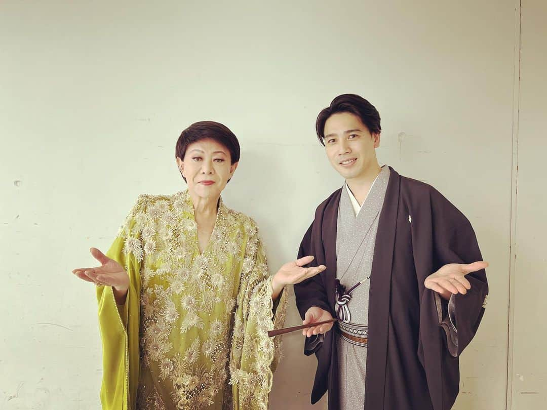 瀧川鯉斗さんのインスタグラム写真 - (瀧川鯉斗Instagram)「本日、美川憲一さんのトークショー&  コンサートにスペシャルゲストととして落語一席お世話になりました〜。 #美川憲一 #さそり座の女 #古典落語」5月21日 14時44分 - koitotakigawa