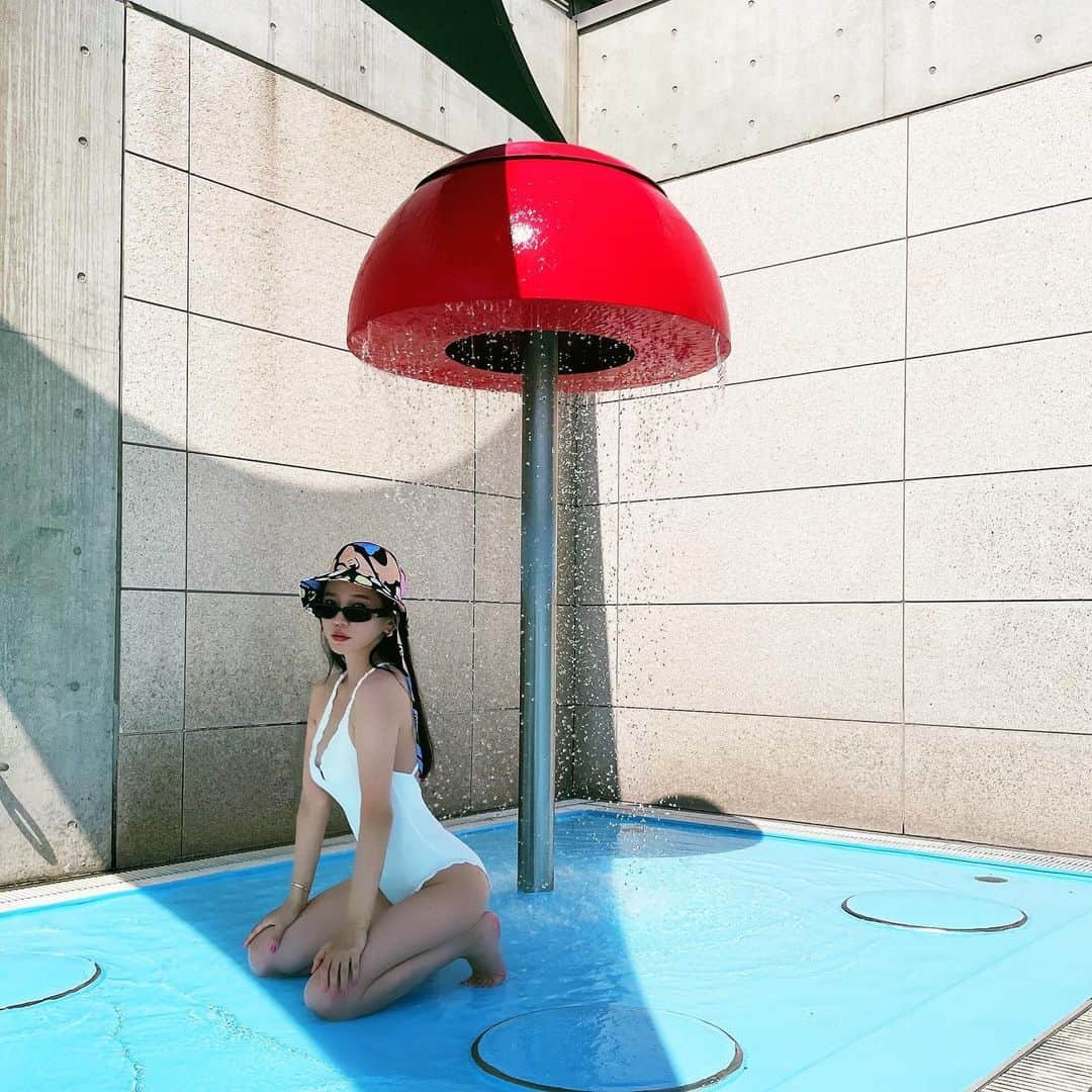 megbabyのインスタグラム：「プール開き🐳❤️  大好きなファミリーがいつもこもりがちな私たち親子をプールに連れ出してくれて太陽☀️たくさん浴びていっぱい遊んで本当に幸せな1日でした🥺❤️  本当にありがとう🫶🏻」