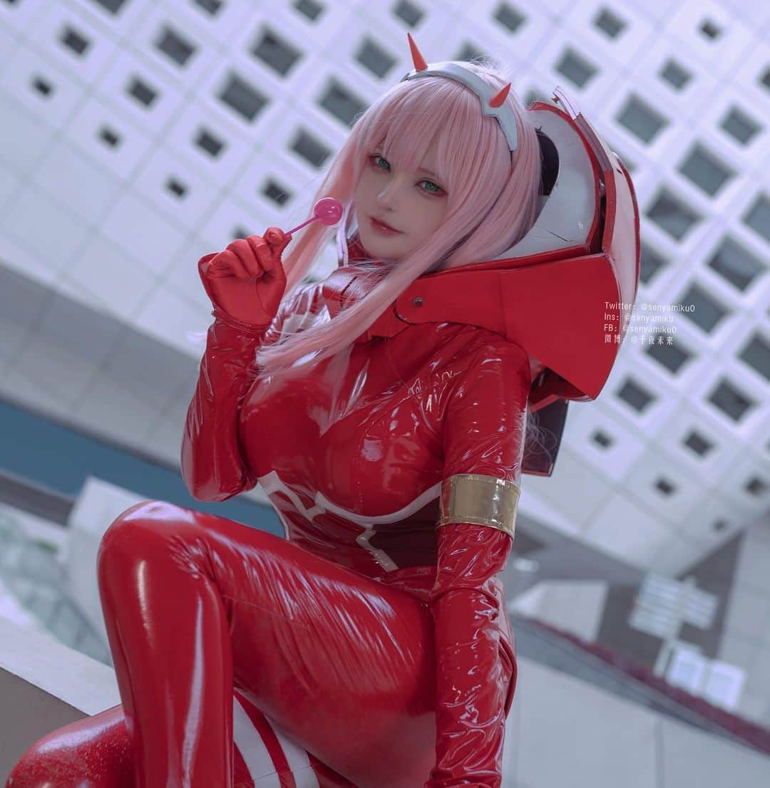 千夜未来のインスタグラム：「ZERO TWO 今から君が 僕のDarlingだ💗  #DarlinginthefranXX #cosplay #zerotwo」