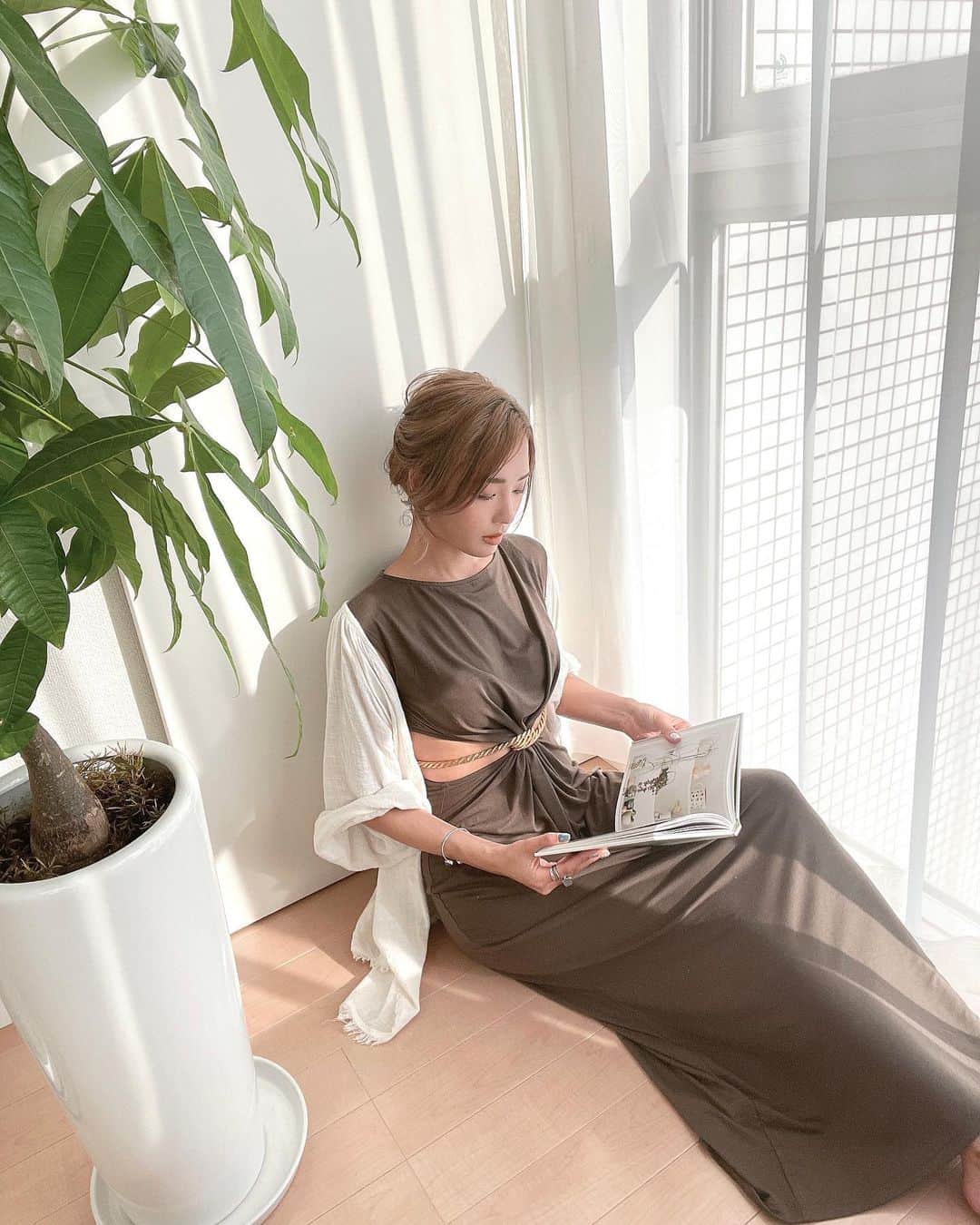 のインスタグラム：「ミリン @mirinofficial__ がコラボした @ambientofficial のワンピース🌿  ウエストのカットラインが、 丁度良くて、かわいい🤍  #ambient」