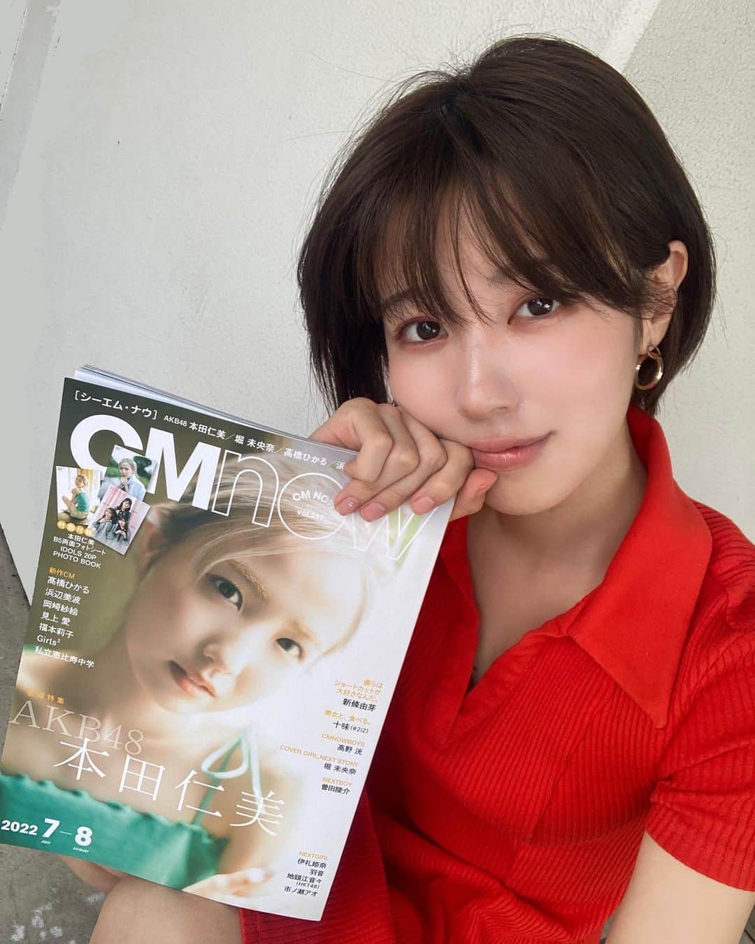 若菜みさのインスタグラム：「［雑誌］CM  NOW7月号　／　玄光社 ◯ NEXT  BUZZ GIRL （76P）  初の雑誌です😊 インタビューや撮影もして頂きました。 書店、Amazonにて販売中です。（1200＋税）  抽選で3名様に私のチェキがあたるみたいです。 良かったら、是非応募してみてくださいね✨ ちなみに私も応募してみました。 当たったら弟にあげたいと思います。  ＿＿＿＿＿＿＿＿  全然関係ないんですが、  スマホのストレージがいっぱいになってしまって、 消しても消しても容量がないと表示されることに悩んでいます・・・uuum...  p．s おすすめのボールペン教えてくださった方々本当にありがとうございます！ さっき本屋さん行って、 オススメしてもらったものだいたい試し書きしてきました。」