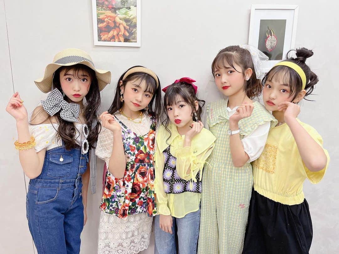 ニコ☆プチのインスタグラム：「🌟🌟🌟🌟🌟  新生 #読リー の5人🫶🏻💖🫶🏻💖  今まで活動していた あおにゃー＆リアぽぽに加えて みゆゆ・しょこら・こっちゃんが 読リーとして活動するよっ🥰❤️‍🔥  応援よろしくお願いします✊🏻⭐︎  #読リー」