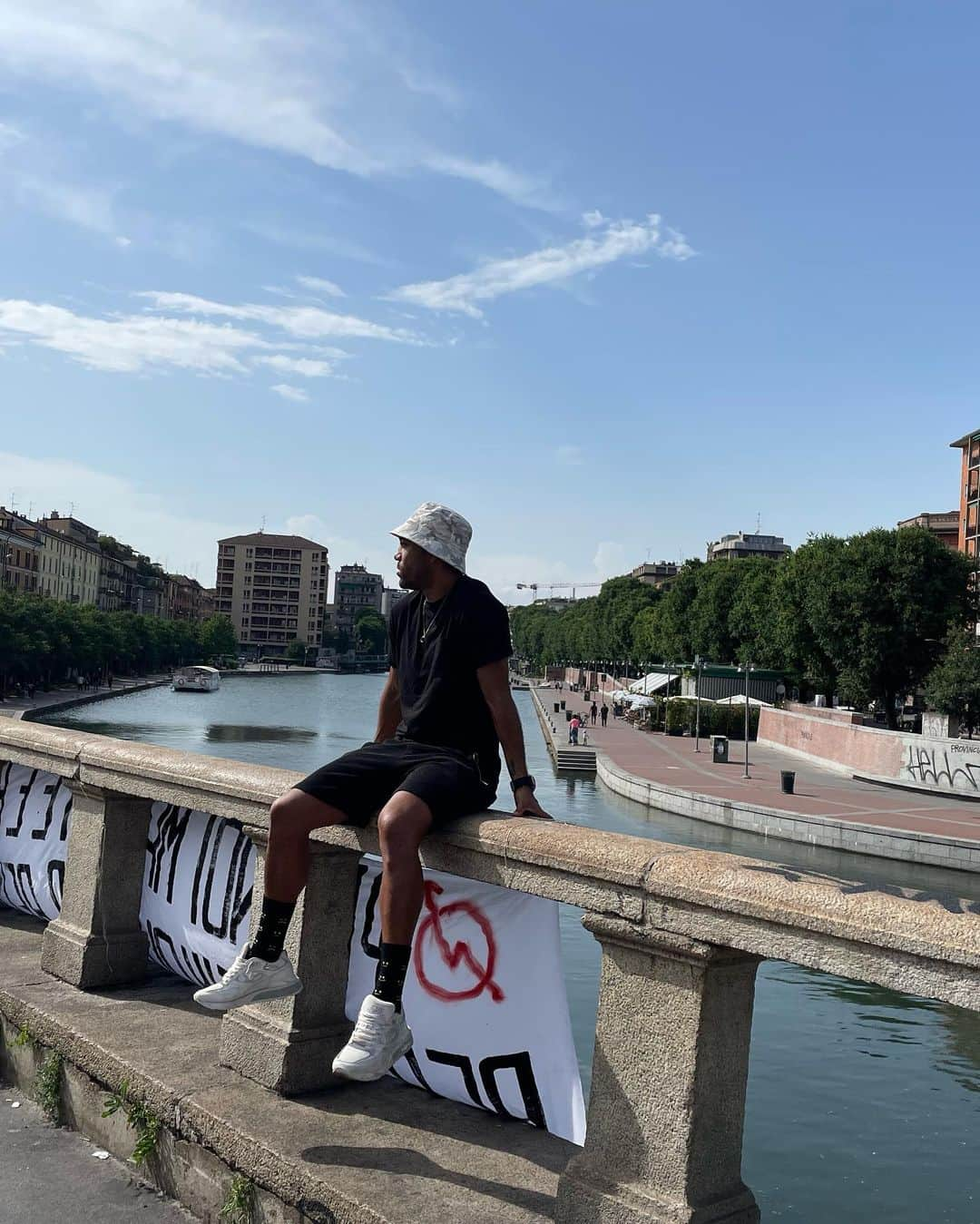 マルコ・ファビアンさんのインスタグラム写真 - (マルコ・ファビアンInstagram)「Chi più sa, meno parla. 💫📷   #milano🇮🇹 #lamiacittá #magic #free #enjoy #bypositive 😉」6月19日 11時25分 - marcofabian_10