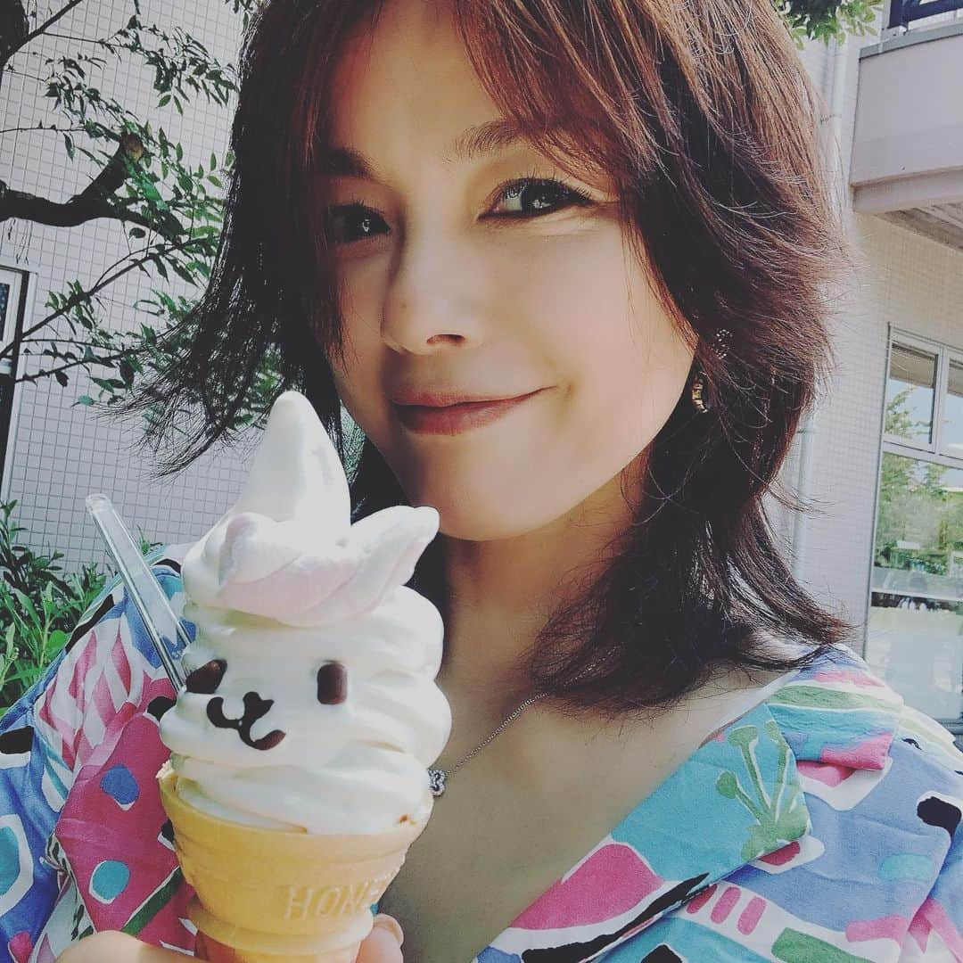 相川七瀬さんのインスタグラム写真 - (相川七瀬Instagram)「ソフトクリームシリーズ🍦❤️ アルパカソフト。 美味しく頂きまーす😊  #ソフトクリーム #大好き #可愛いソフトクリーム」6月19日 11時57分 - nanasecat