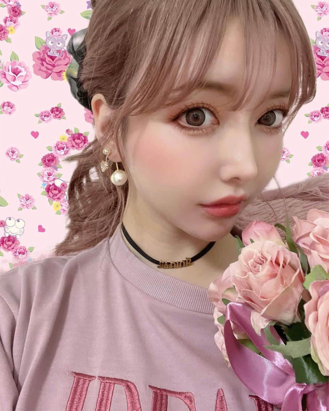 吉川ちえさんのインスタグラム写真 - (吉川ちえInstagram)「【🎀💕💓💗】 . 暑い日はアップヘアに限る🥹 . #selfie #セルフィー #アップヘア #ピンク #pink」6月19日 13時20分 - yoshikawachie_16