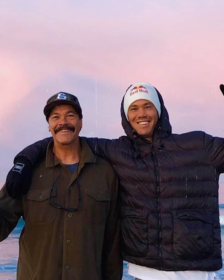 ジョーディ・スミスのインスタグラム：「If I could be half the father my dad was to me and my sister I’ll be stoked. I had the best mentor and once I had a son of my own I really started understanding and appreciating what he did and sacrificed for our family. Happy Father’s Day to @grahamsmithsurfboards and all the rad dads out there. Thanks to my @oneillusa fam for putting this great clip together.」