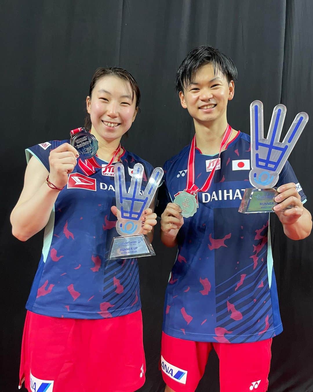 のインスタグラム：「Indonesia Open 2022🥈  Terima kasih Istora🫶  素晴らしい舞台と素晴らしい観客の中で試合ができて、楽しかったです！！  しっかり休んでまだ次に向けて頑張ります🔥たくさんの応援ありがとうございました😭📣パートナー、コーチに感謝。 @yuta.watanabe0613 @jeremyjgwt   Next→Malaysia🇲🇾  #indonesiaopen2022 #super1000 #istora #watagashi #yutarisa #ワタガシ」