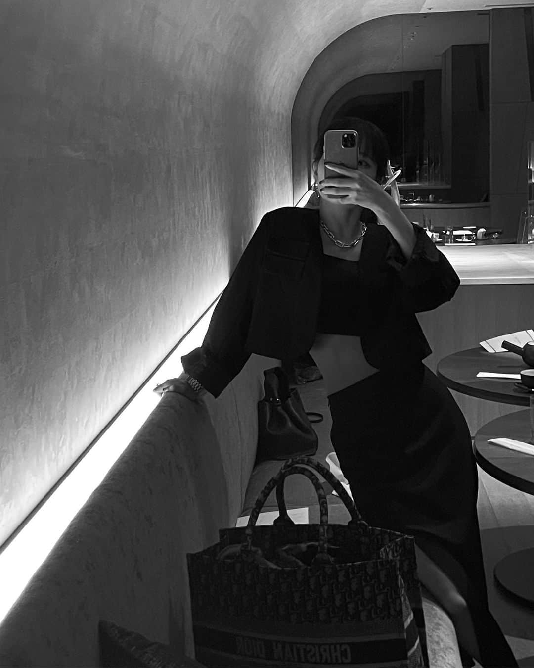 中村くるみのインスタグラム：「Kyoto 〜  京都の抹茶とほうじ茶のアフタヌーンティー最高でした🍵 母とめちゃ楽しんで、キャピキャピした笑 アフタヌーンティーと写真撮ったら キラキラ女子って感じになったわ笑 ホテルのお部屋も温泉も最高だったし、 社長の机みたいなのあって気取ってみた笑 ホテル良すぎて妹にも宿泊プレゼントしたよ笑 近くに動物園があったので動物園も行けて娘大喜び🦓ෆ  これがホカンスかぁ〜🥹」