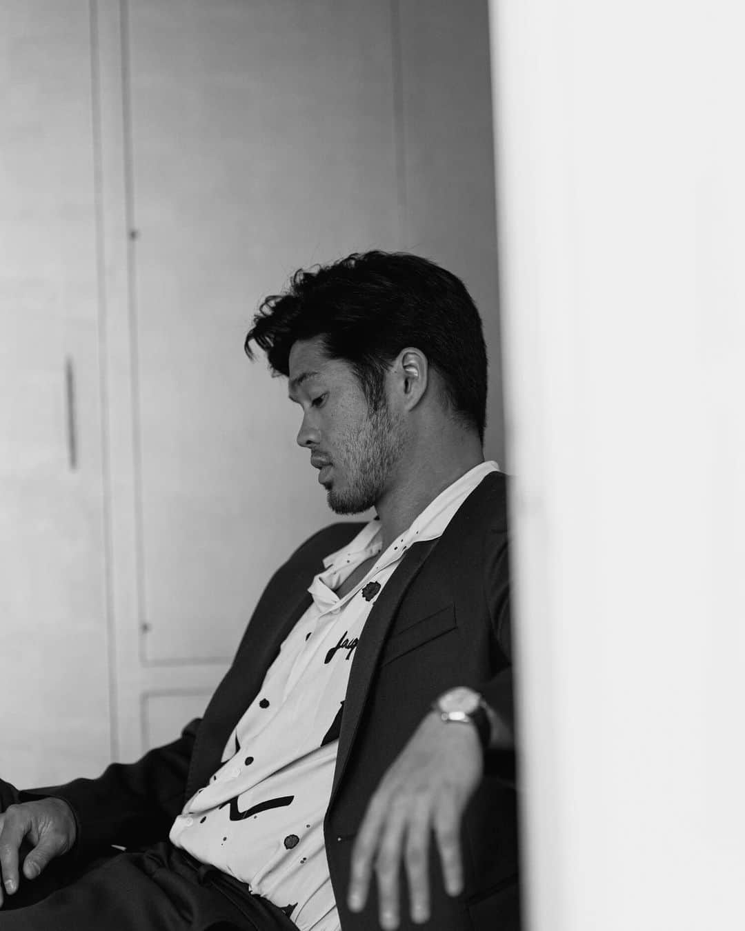 Men's Fashion Postのインスタグラム：「@rossbutler by @grantlegan for Men’s Fashion Post magazine. Have you checked out our exclusive content? Interviews, editorials, & more online visit www.mensfashionpost.com #MensFashionPost」