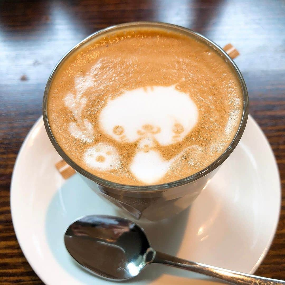 Natsukiさんのインスタグラム写真 - (NatsukiInstagram)「カフェラテのラテアート可愛い❤︎  #cat  #cafe」6月15日 13時44分 - milky517