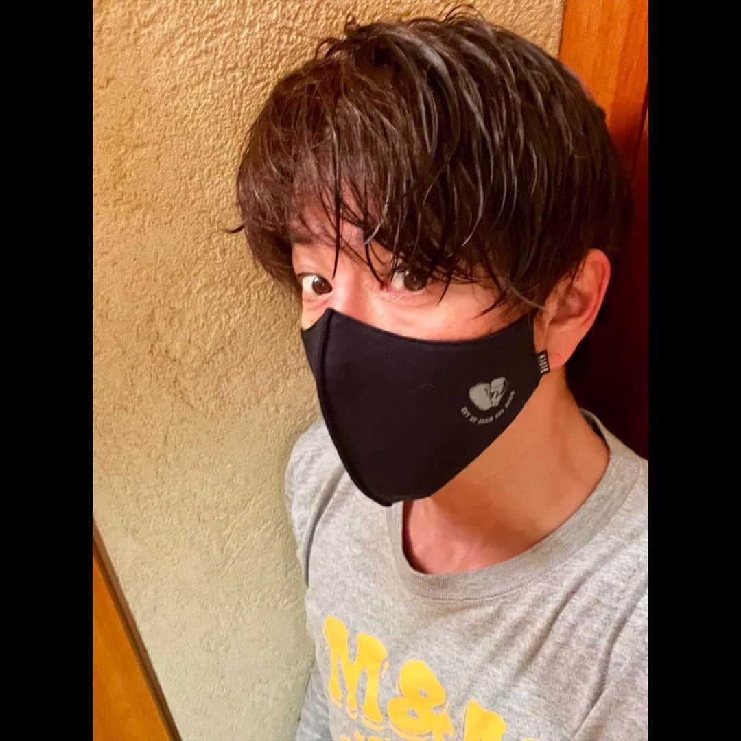 木村拓哉さんのインスタグラム写真 - (木村拓哉Instagram)「⁡ ⁡ ⁡ 「雨が止むのを待つ間にしっかり10分を4セットで整えて来ましたぁ〜❕」 ⁡ PEACE‼︎ ⁡ STAYSAFE! ⁡ 拓哉 #木村拓哉#TakuyaKimura」6月15日 15時14分 - takuya.kimura_tak