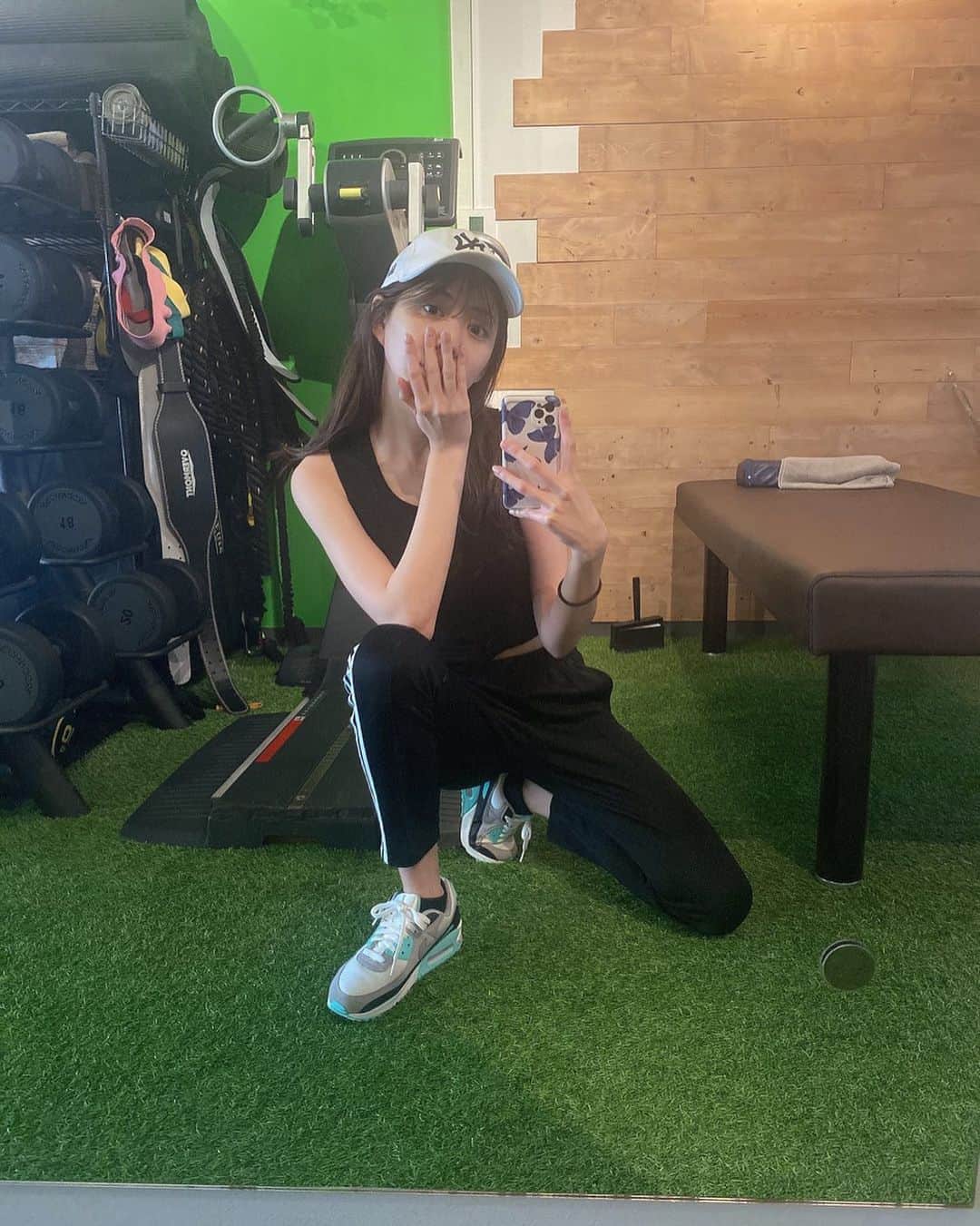 岩﨑名美さんのインスタグラム写真 - (岩﨑名美Instagram)「髪ゴム手についててださいね🫣笑  @functional_minamiaoyama 🌿 #workout #training」6月15日 16時23分 - nami_iwasaki