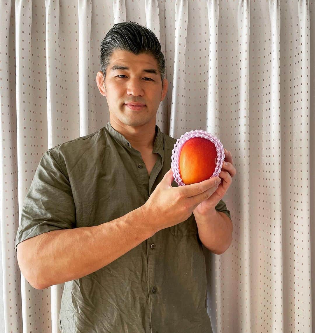井上康生のインスタグラム：「宮崎産希少種マンゴ「パルメロ」 甘くて、濃厚な味わいを楽しめます！ 皆さんも是非！  @okudasyoten」
