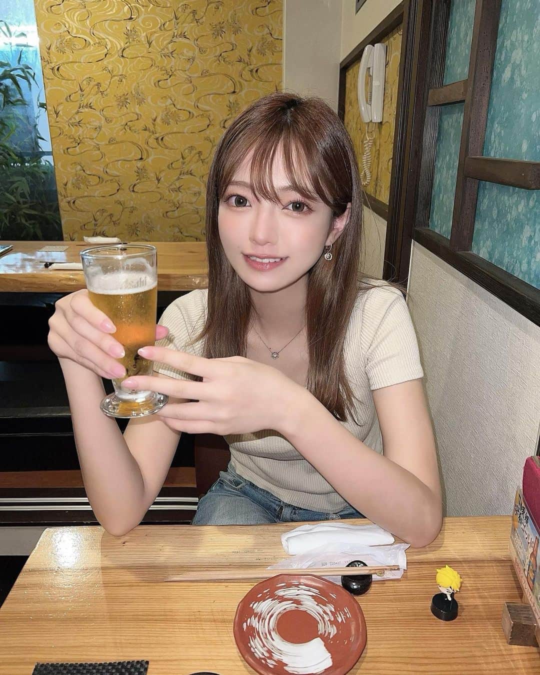 のインスタグラム：「きょーもおつかれさまです🍻 . . ビール生も瓶もすき🥰🥰 . 温泉いって瓶ビールのみたい欲爆発してる」
