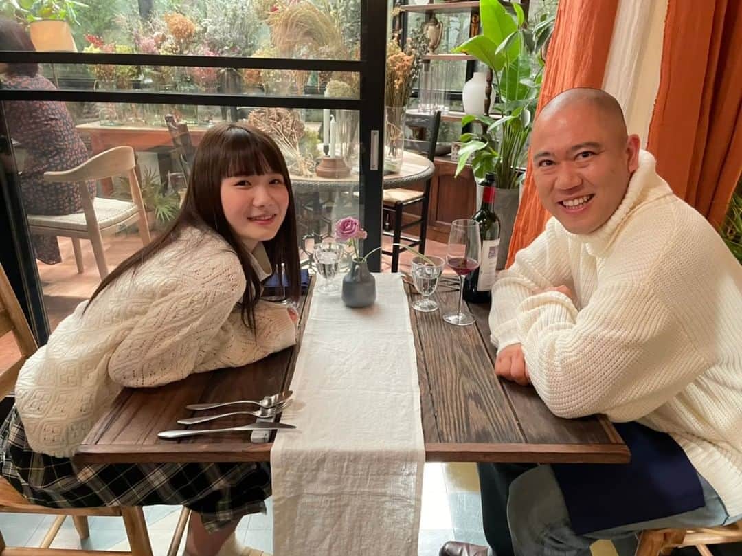 恋なんて、本気でやってどうするの？のインスタグラム：「* *  突如登場したひな子ちゃんの今カレ😱 ビックリさせてすみませんでした😅  ちなみに彼を「なーちょび」と呼んでいたのは  #小野花梨 さんのアドリブです🤣  なーちょびの「ナ」は…  #ナダル #恋マジ  見逃した方は… #カンテレドーガ https://bit.ly/38ziyEm #TVer https://bit.ly/3r7Oc22  #広瀬アリス #松村北斗 #西野七瀬 #藤木直人 #飯豊まりえ #岡山天音 #恋なんて本気でやってどうするの」