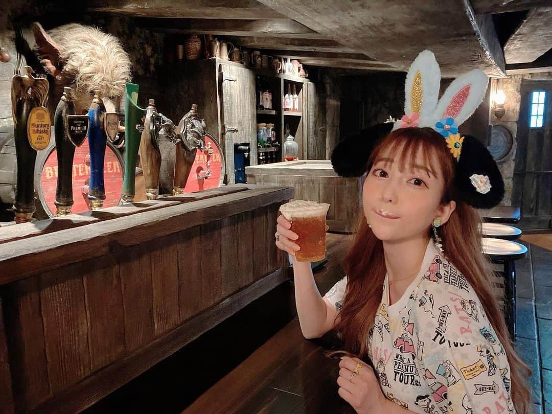 堀尾実咲のインスタグラム：「バタービール美味しかった🤤🪄🍭  #universalstudiosjapan #usj #snoopy #usjコーデ #usj写真スポット #usjphoto #ユニバ #ユニバコーデ #ユニバカチューシャ #スヌーピー #スヌーピーコーデ #スヌーピー好き #大阪旅行 #ハリーポッター #バタービール」