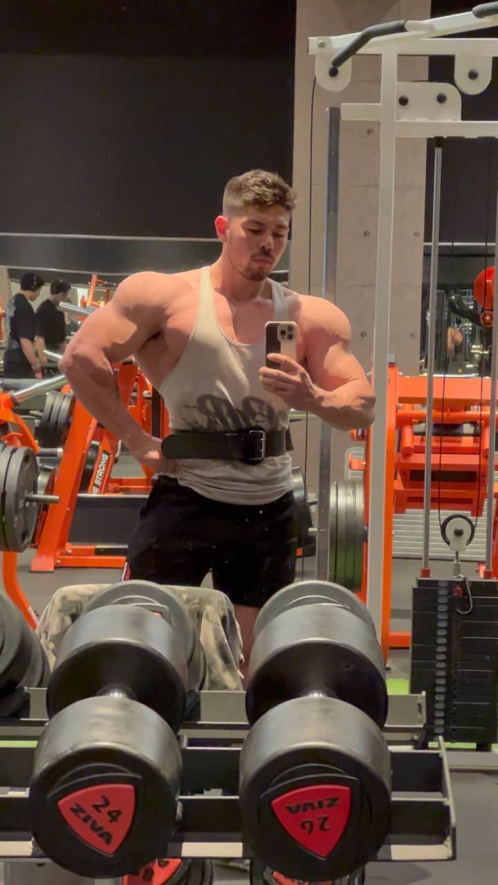 Kanekin Fitnessのインスタグラム：「Go time.  6 weeks out to Chicago Pro.   だんだん形が見えてきた。」