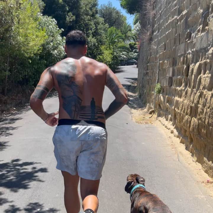 のインスタグラム：「Running with my son」