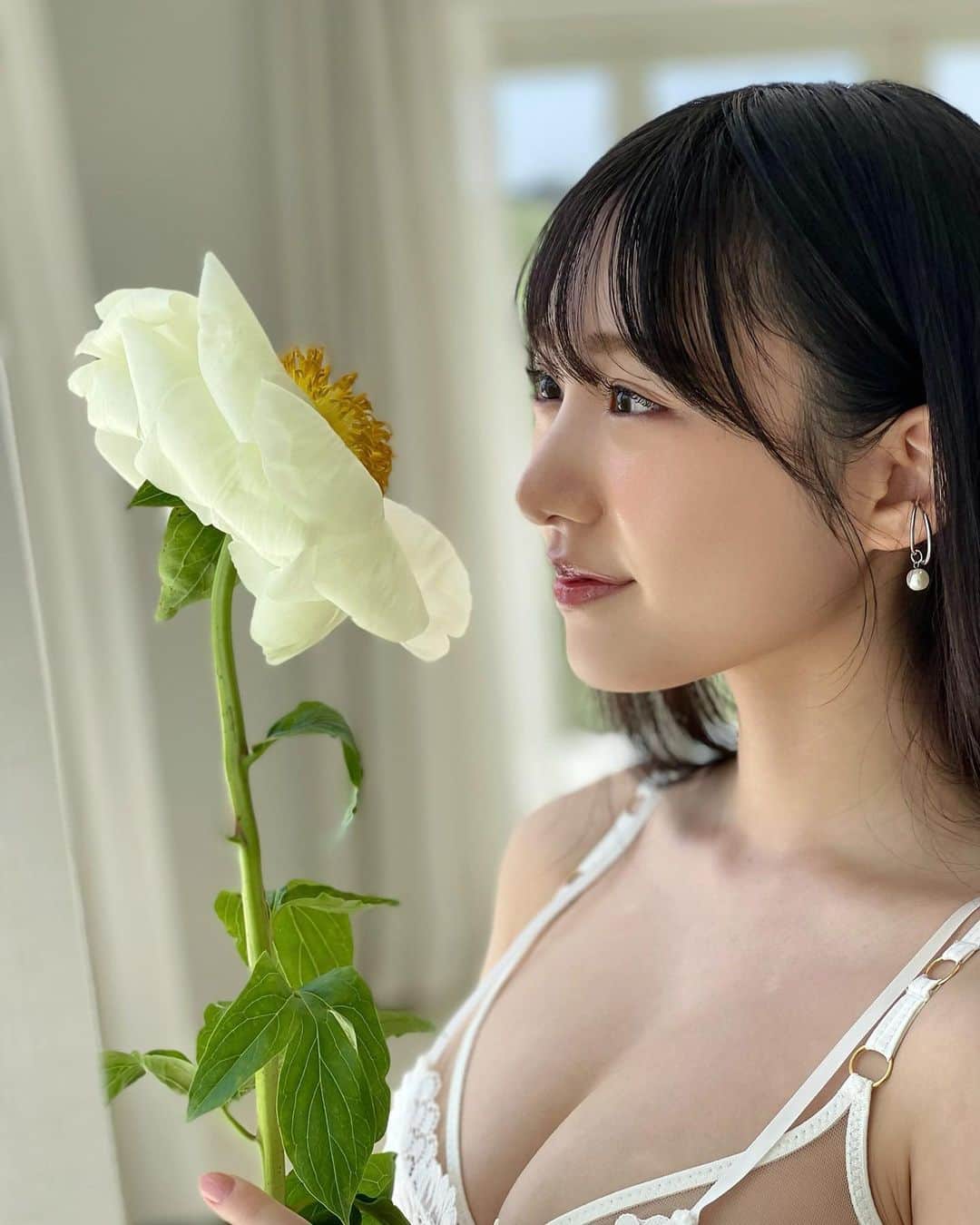 のインスタグラム：「💐✨お知らせです✨💐 ⁡ ⁡ 横野すみれオフィシャルファンクラブの 開設が決定しました🌷 ⁡ 7月1日よりスタートです☺️ ただいま事前登録受付中です！ ⁡ https://yokonosumire.jp/ ⁡ 会員の特典も盛りだくさんなので ぜひチェックして下さいね🥰💭 ⁡ ⁡ ⁡ 私もこれからどんなコンテンツを投稿しようかな〜ってワクワクしているんですが、みなさんの意見も聞きながら一緒に作っていきたいなと思っています😊！ ⁡ SNSよりももっと近くに私を感じてもらえると嬉しいなぁ😊✨ ⁡ ⁡ ⁡ ⁡#すーふぁみ #横野すみれ #ゼロイチファミリア #お知らせ #ワンピース #水着コーデ」