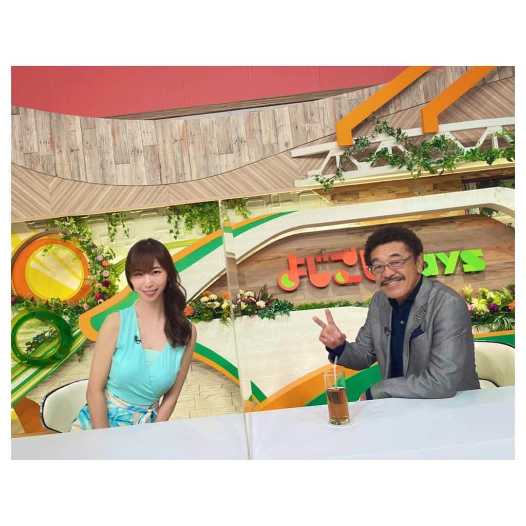 塩地美澄のインスタグラム：「先日ミラクル9の収録でもご一緒させていただいた具志堅用高さんと🥊  具志堅さんと私は誕生日が同じ6/26!  楽屋にご挨拶に伺った際には 他にもその日がbirthdayはこんな方がいらっしゃるよねーという話に花が咲きました🌻  フォロワーさんの中にも 6/26がお誕生日の方、いらっしゃいますか?  【衣装ブランド】RINASCIMENTO®︎  【オールインワン】 @rinascimento_official @rinascimento_japan  ✅「MANTAN WEB」掲載中  ✅「文春オンライン」掲載中  ✅ヴィレッジヴァンガード公式ペーパー 　　　　　　ヴィレヴァン店頭にて配布中 #塩地美澄」