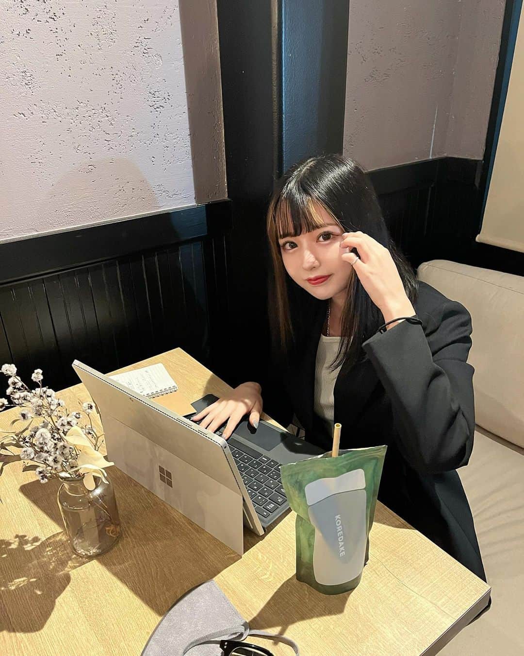sarimaru(国木田さりまる)のインスタグラム：「ポンコツすぎて同僚に支えられてます🥲🙏🏻 プロテインのプレゼント嬉しかったなあ💭抹茶味🍵」