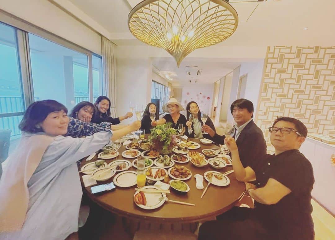 大河内奈々子のインスタグラム：「・ ・ ありがとう  インスタに載せられないくらいの幸せ　というやつです。  特別な場所で 笑顔の時間。  そして　優しい時間をありがとう。  #ありがとう #ありがとうじゃ足りない #nanakoohkouchi #大河内奈々子 #birthday」
