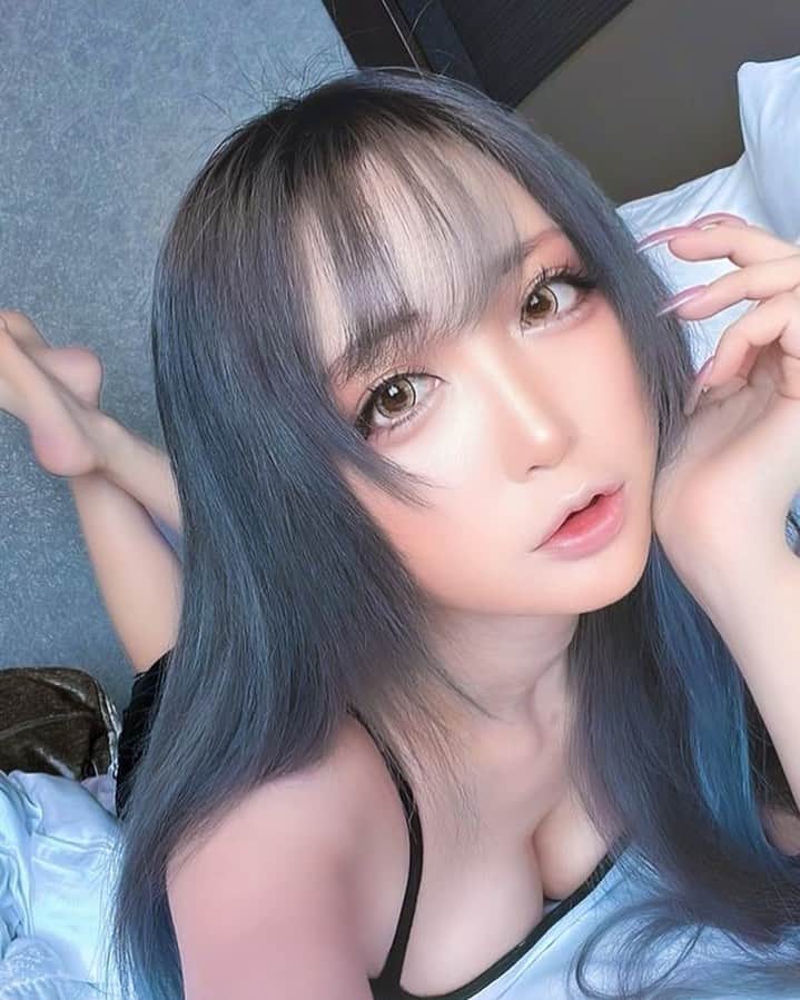 のインスタグラム：「ちゃんと起きてえらいぞ！  🦋🌼🦋🌼🦋🌼🦋🌼🦋🌼🦋  Please follow me!!  Twitter⏩ @chamomile_chami Instagram⏩ @chamomile_chami TikTok⏩ @chamomile_chami  YouTube⏩カモミールチャンネル ( Chamomile Cosplay CH ) Blog⏩ LINE BLOG Chamiblog  🌼🦋🌼🦋🌼🦋🌼🦋🌼🦋🌼  カモミールバースデー2022イベント  しますーーーーーッッ  7月23日(土)はバースデーカフェイベント🎂 in まいふぇいぶ渋谷店  バースデーイベント23日は バースデーver. のスペシャル衣装で登場！！ この日のために用意したオリジナル衣装です！  バースデーライブもありますーーッッ 一緒にバースデーイベント盛り上がろうね🌼  🌼🌼🌼バースデーカフェイベ🌼🌼🌼 2022年07月23日(土曜日)  開催時間　13:00-21:00  (物販&フードL.O. 20:00) (ドリンクL.O. 20:30)  アクセス　まいふぇいぶ渋谷店 〒150-0041 東京都渋谷区神南１丁目２２−９ Ｂ１  バースデー　カモミール ゲスト　ないる  メニュー　コラボメニューなどいろいろ用意！ オリジナルカクテル(アルコール) オリジナルカクテル(ノンアル) コラボプチハニトー(絵柄がそれぞれ違うよ) 今回限定でクライナーもありますッッ  その他のコラボメニューが掲載された イベントメニューが公開になりましたら こちらのブログに追加するのでお楽しみに！  物販　バースデー限定物販 オリジナルシャンパンバースデーver.アルコール オリジナルシャンパンバースデーver.ノンアル チェキ撮影1枚(1000円)10枚からお絵描きあり バースデー限定グッズも製作中  参加申し込みとシャンパン当日受け取りの人の 🔽🔽🔽予約フォームはこちら🔽🔽🔽  https://tayori.com/form/e73fbed87d5f5b92ed47fc2b54677629c7e214bc/  予約フォームから参加申し込みしてくれた方へ カモミールから参加のプレゼントがあるよ！！ フォーム送信した人限定でもらえる特典なので 予約して会いにきて受け取ってくれたら嬉しい！ ご予約お待ちしてますーーーーーーーーッッ  バースデーカフェイベ参加者の人は当日の お支払い、イベント時に直接手渡しします！  郵送希望の方は遠隔の方からお願いします！ 事前支払いの事前予約もできるので 事前支払いが希望の人もこちらの 予約フォームからお願いします！  ⏬⏬事前予約・遠隔ページはこちら⏬⏬  https://passmarket.yahoo.co.jp/event/show/detail/026ff7xuvie21.html  #cosplay  #cosplaygirl  #cosplayphotography  #cosplayer  #cosplaylife  #cosplaymakeup  #cosplaymodel  #cosplaymodels  #cosplaylover  #cosplaysexy  #selfie  #selflove  #cosplaylovers  #cosplayerchamomile  #chamomilecosplay  #chamomile #cosplayshoot  #cosplayselfie  #fashion  #fashionblogger  #fashionista  #fashionista  #fashiontrends  #コスプレイヤーカモミール  #コスプレ女子  #コスプレイヤー  #コスプレイヤーさんと繋がりたい  #コスプレ好き  #自撮り女子  #自撮り界隈   🌼🤍🌼🤍🌼🤍🌼🤍🌼🤍🌼  今後の予定は  6/25 アコスタマルシェ サークル参加 スペース場所▶︎ Ｉ18  7/23 #カモミール生誕祭2022  まいふぇいぶ渋谷店13:00-21:00  7/24 情報解禁前お楽しみに！  8/20 オタク交流会&即売会  サブカル会館 10:30-18:00」