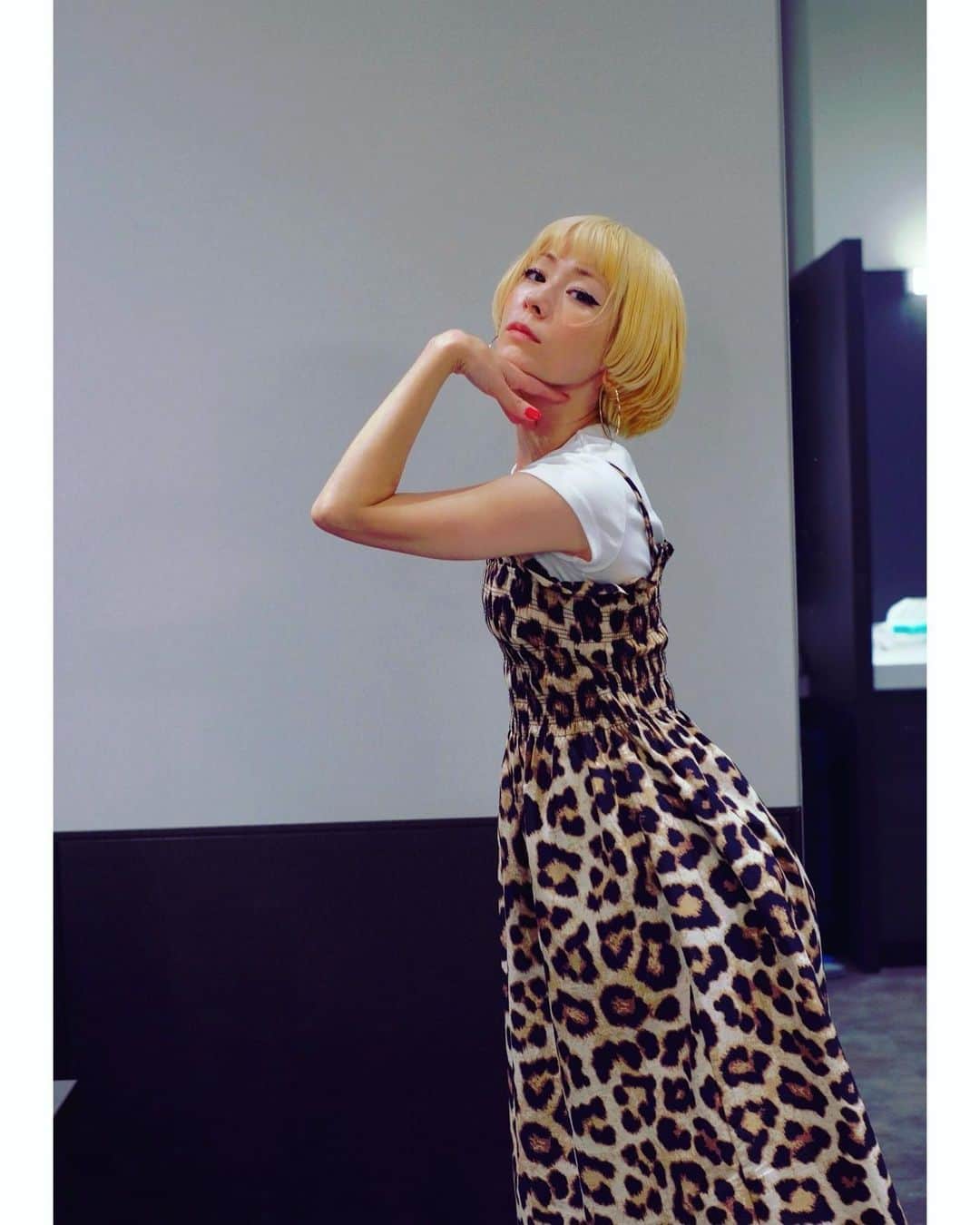 のインスタグラム：「BIM ONE MAN LIVE ''Because He's Kind''  @ KT Zepp Yokohama  ゲストでお歌歌ってきました。 ラップしてきました。 チェケラッチョ。  たのしかったじょ。　 誘ってくれてありがと。  BIMくんと作った曲、"ZIGZAG"ZEPP横浜が出来立てのころ、こけら落としで開催するはずだったliveがコロナで中止になって、 ようやく同じ場所で歌うことが出来ました。 うれしかった。  @bim_otg」